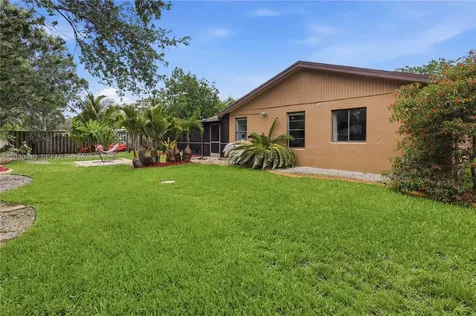 12106 Lymestone Way Cooper City FL 33026