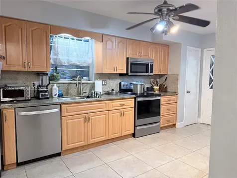 18240 NE 8th Avenue North Miami Beach FL 33162