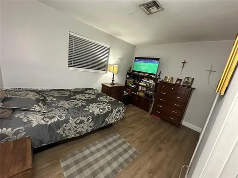 18240 NE 8th Avenue North Miami Beach FL 33162