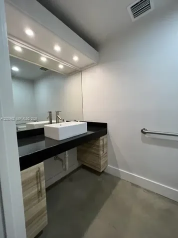 721 NE 3rd Avenue Fort Lauderdale FL 33304