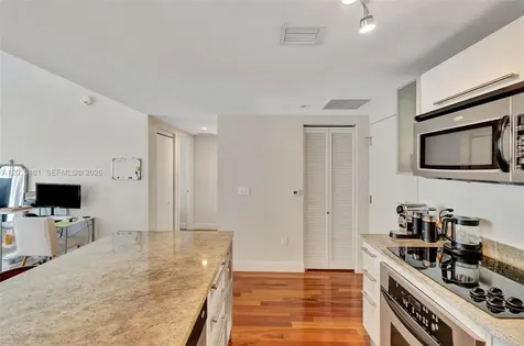 185 SW 7 Street Miami FL 33130
