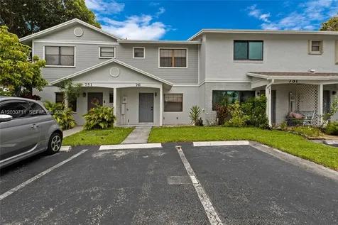 741 NW 105th Terrace Pembroke Pines FL 33026