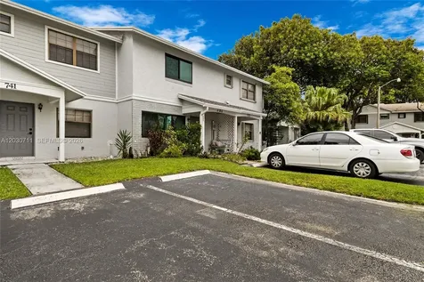 741 NW 105th Terrace Pembroke Pines FL 33026