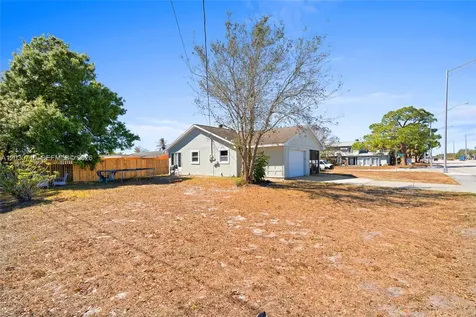 1526 SE Port St Lucie Boulevard Port St. Lucie FL 34952