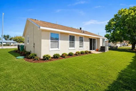 1526 SE Port St Lucie Boulevard Port St. Lucie FL 34952