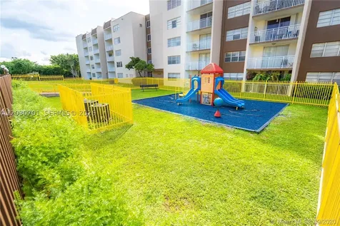 6950 Miami Gardens Drive Hialeah FL 33015