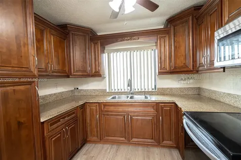2740 W 62nd Place Hialeah FL 33016