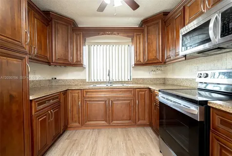 2740 W 62nd Place Hialeah FL 33016