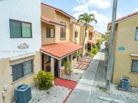 2740 W 62nd Place Hialeah FL 33016