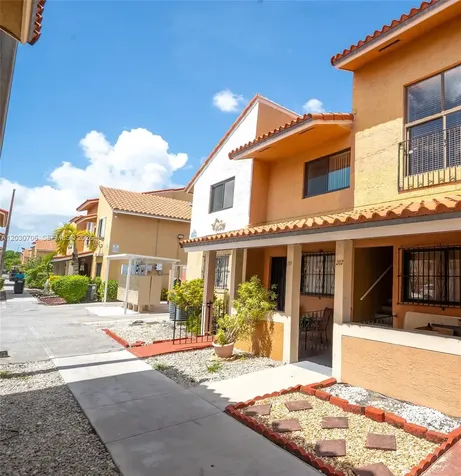 2740 W 62nd Place Hialeah FL 33016
