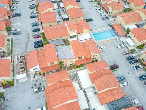 2740 W 62nd Place Hialeah FL 33016