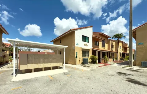 2740 W 62nd Place Hialeah FL 33016