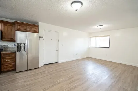 2740 W 62nd Place Hialeah FL 33016
