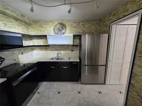 900 NE 195th Street Miami FL 33179