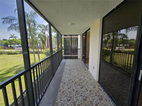 900 NE 195th Street Miami FL 33179