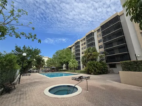 900 NE 195th Street Miami FL 33179
