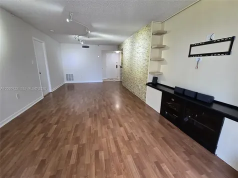 900 NE 195th Street Miami FL 33179