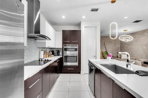10545 NW 63rd Terrace Doral FL 33178