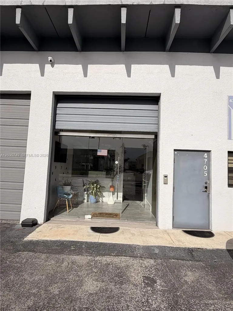 4705 SW 74th Avenue Miami FL 33155