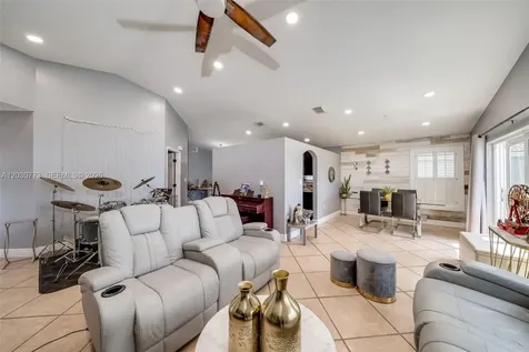 1901 NW 180th Way Pembroke Pines FL 33029