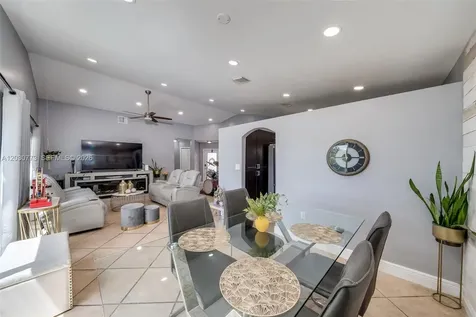 1901 NW 180th Way Pembroke Pines FL 33029