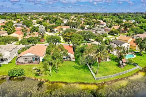 1901 NW 180th Way Pembroke Pines FL 33029