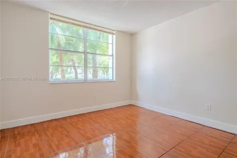 482 NW 165th St Road Miami FL 33169