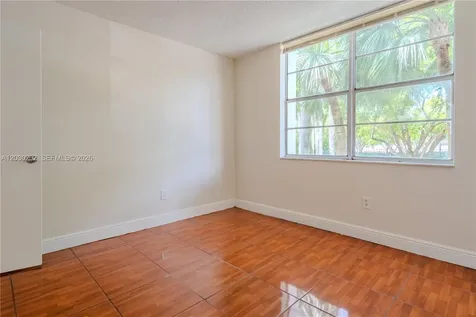 482 NW 165th St Road Miami FL 33169