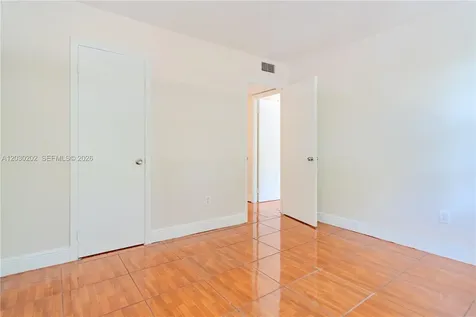 482 NW 165th St Road Miami FL 33169