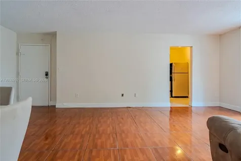 482 NW 165th St Road Miami FL 33169