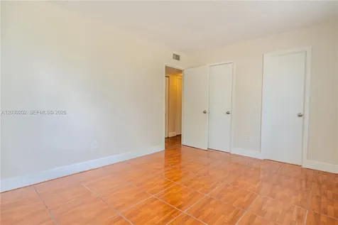 482 NW 165th St Road Miami FL 33169