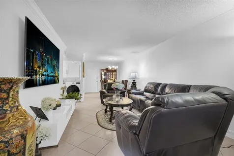 6095 W 18th Avenue Hialeah FL 33012
