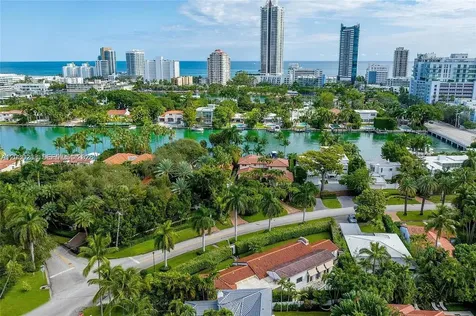 6350 Pinetree Drive Miami Beach FL 33141