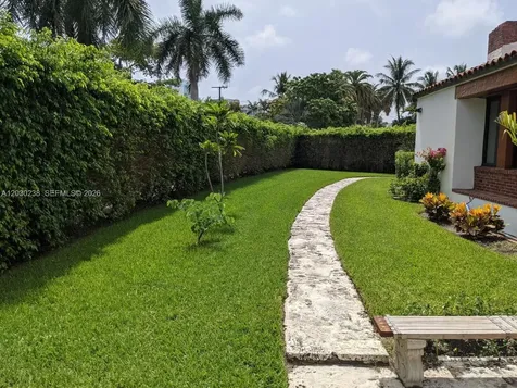6350 Pinetree Drive Miami Beach FL 33141