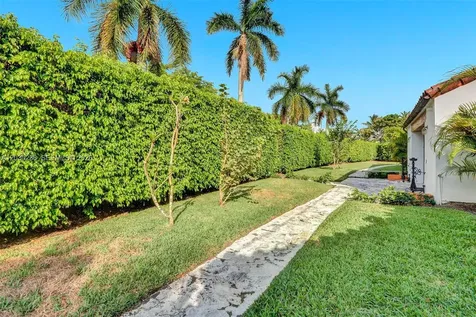 6350 Pinetree Drive Miami Beach FL 33141
