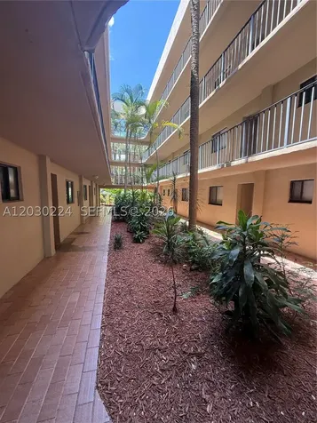 8625 NW 8th Street Miami FL 33126