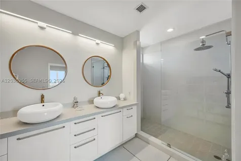 7934 West Drive North Bay Village FL 33141