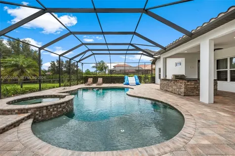 17425 Varona Place Lutz FL 33548