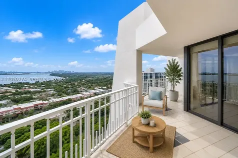 1000 Quayside Terrace Miami FL 33138