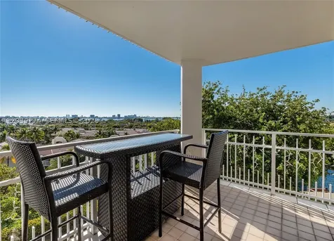 1000 Quayside Terrace Miami FL 33138
