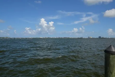 1000 Quayside Terrace Miami FL 33138