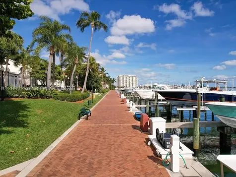 1000 Quayside Terrace Miami FL 33138