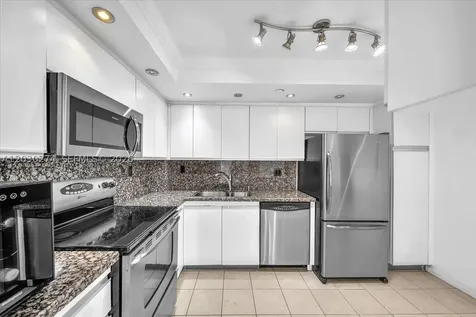 1000 Quayside Terrace Miami FL 33138