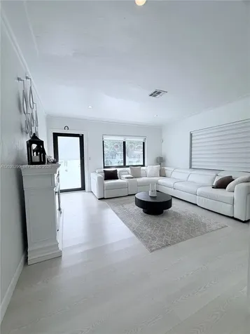 9021 N Miami Avenue El Portal FL 33150