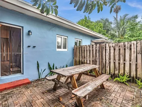 1315 NE 11th Street Fort Lauderdale FL 33304