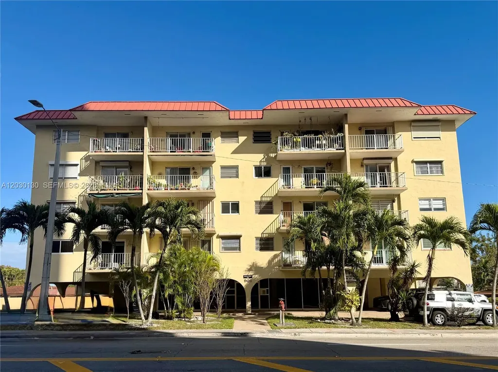 901 SW 37th Avenue Miami FL 33135