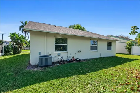 132 Wandering Trail Jupiter FL 33458