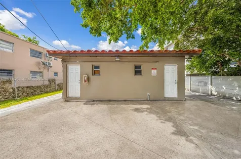 1035 NW 4th Street Miami FL 33128