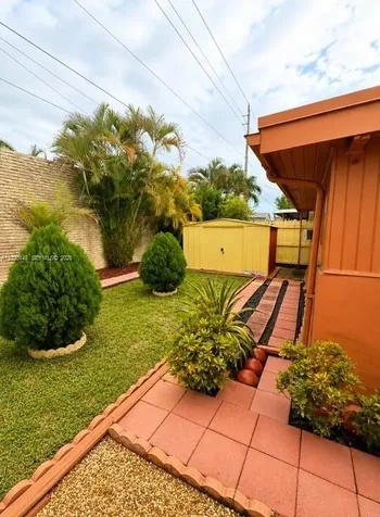 9013 SW 8th Terrace Miami FL 33174