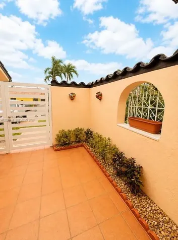 9013 SW 8th Terrace Miami FL 33174